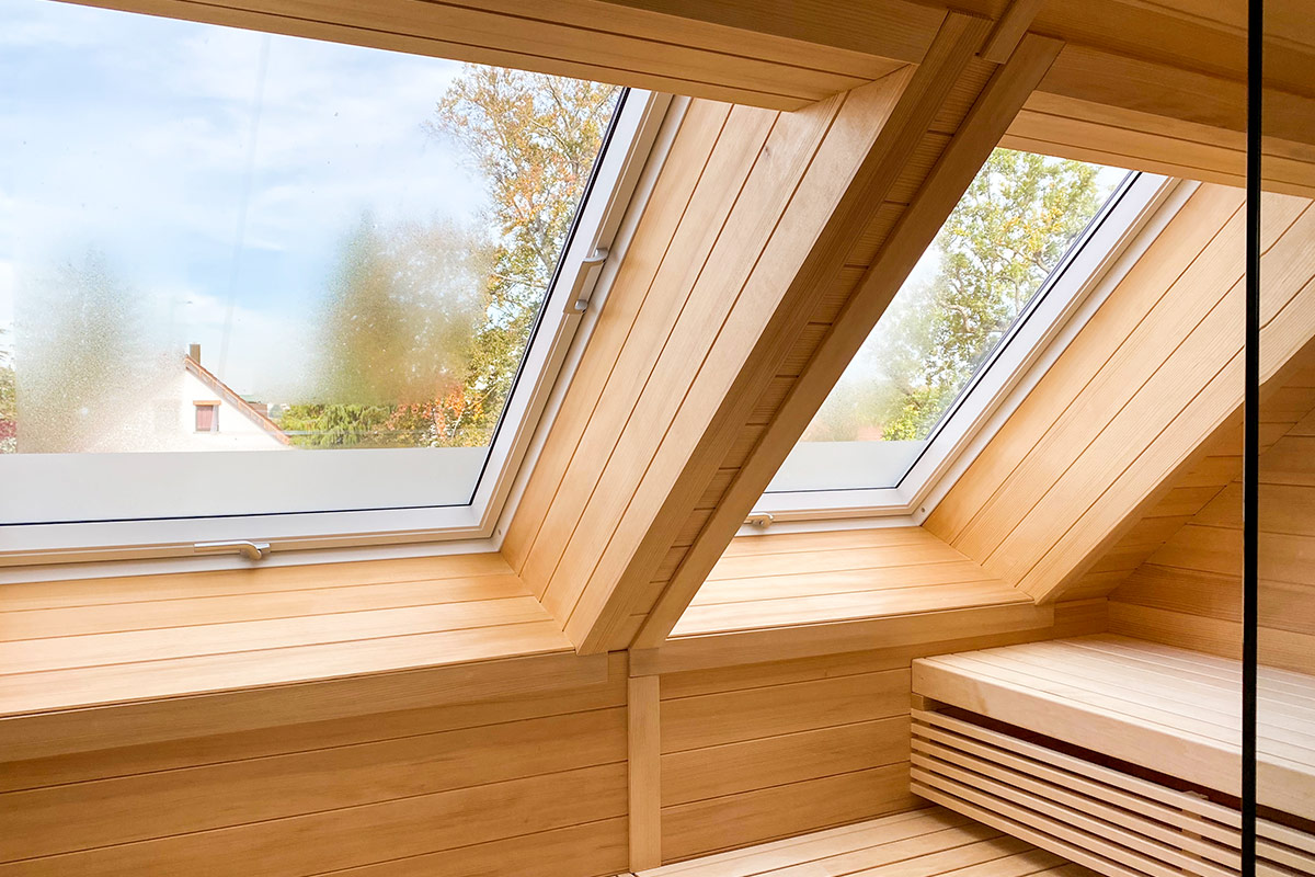 Sauna mit Dachfenster und Dachschräge