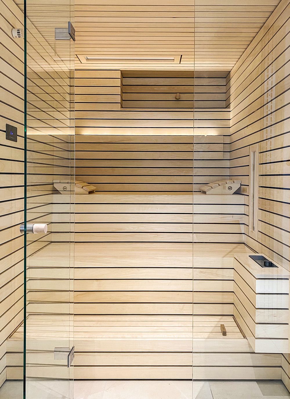 Moderne Design-Sauna mit Espenlamellen