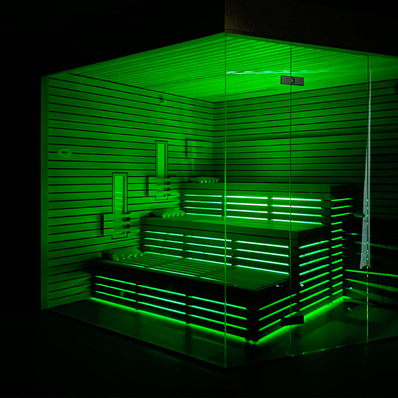 Sauna mit indirekter LED-Beleuchtung und Farblicht