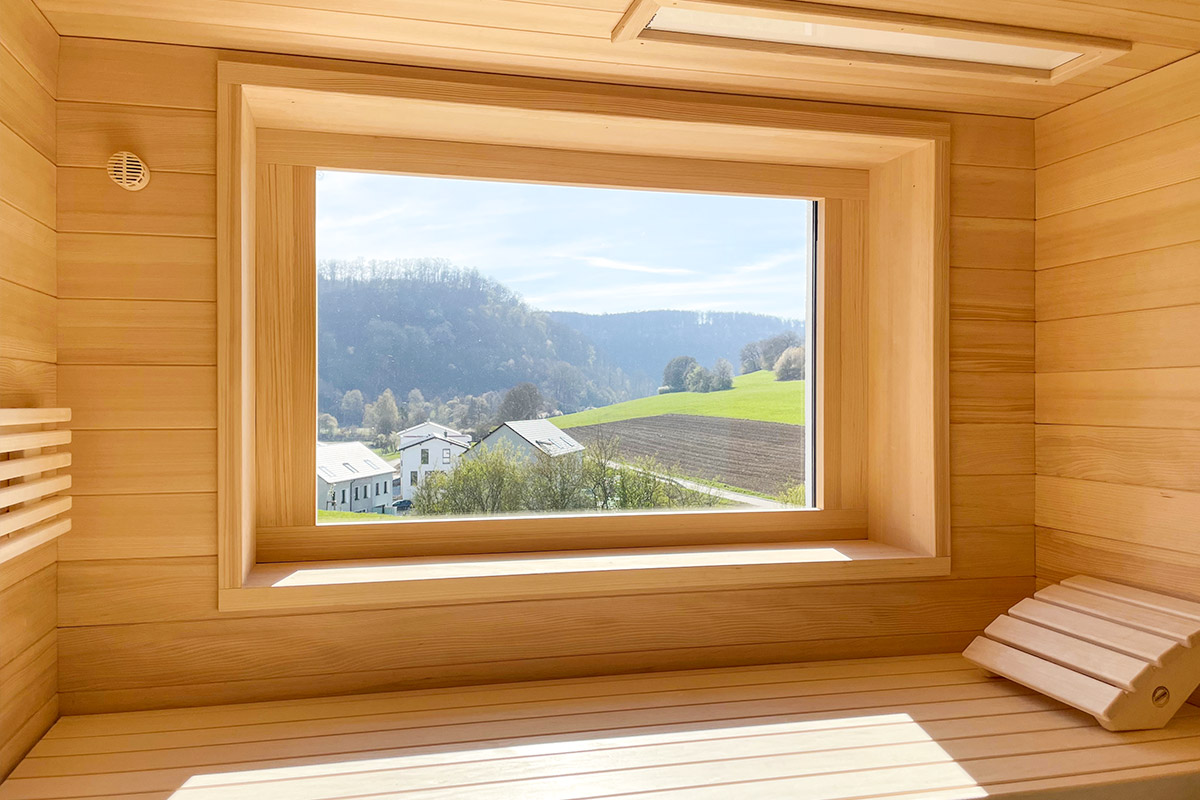Sauna mit Fenster und Blick auf die Ostalb