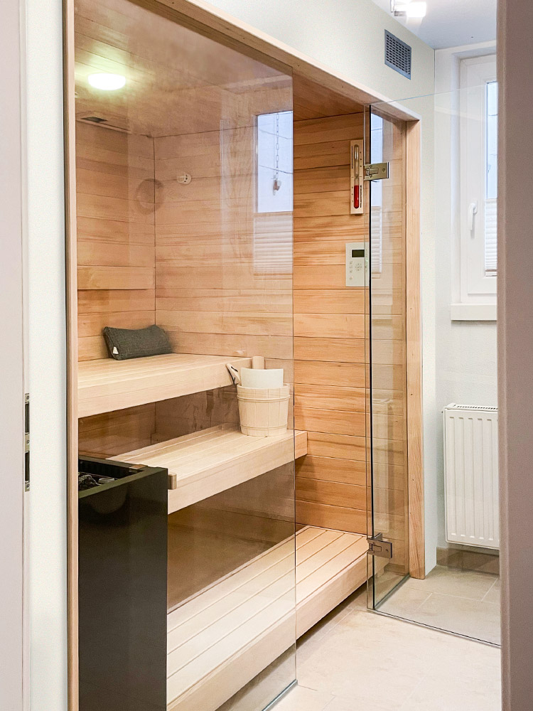 KOERNER Sauna in Schranknische in Bad eingebaut