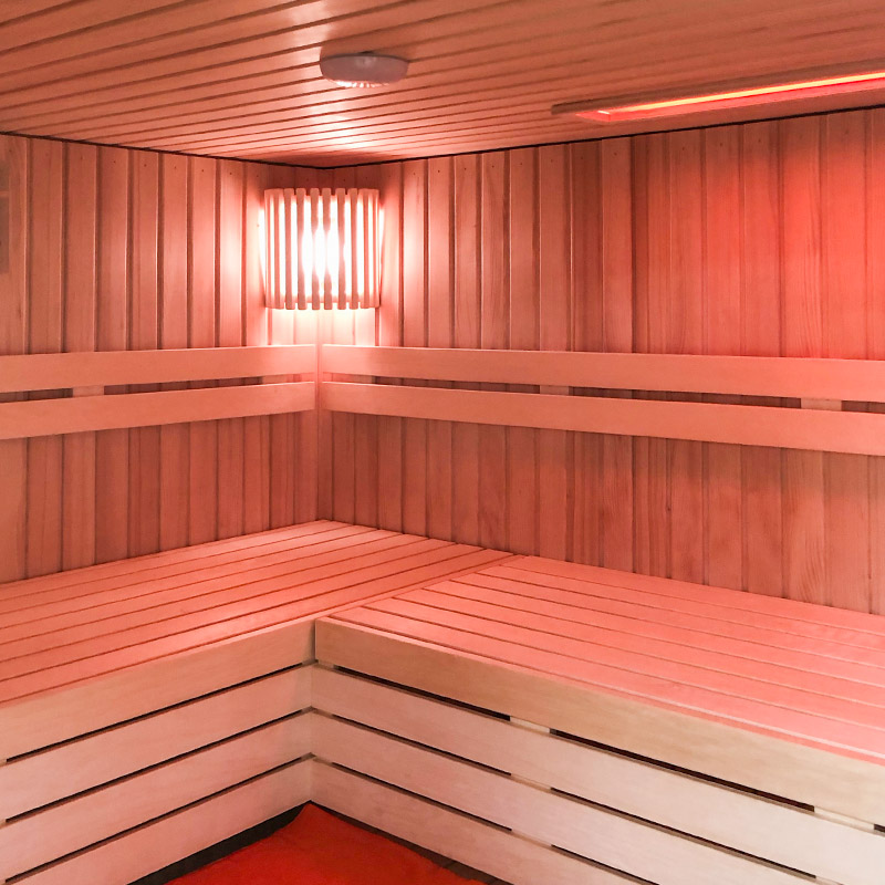 Sauna im KOERNER Outlet mit Farblicht