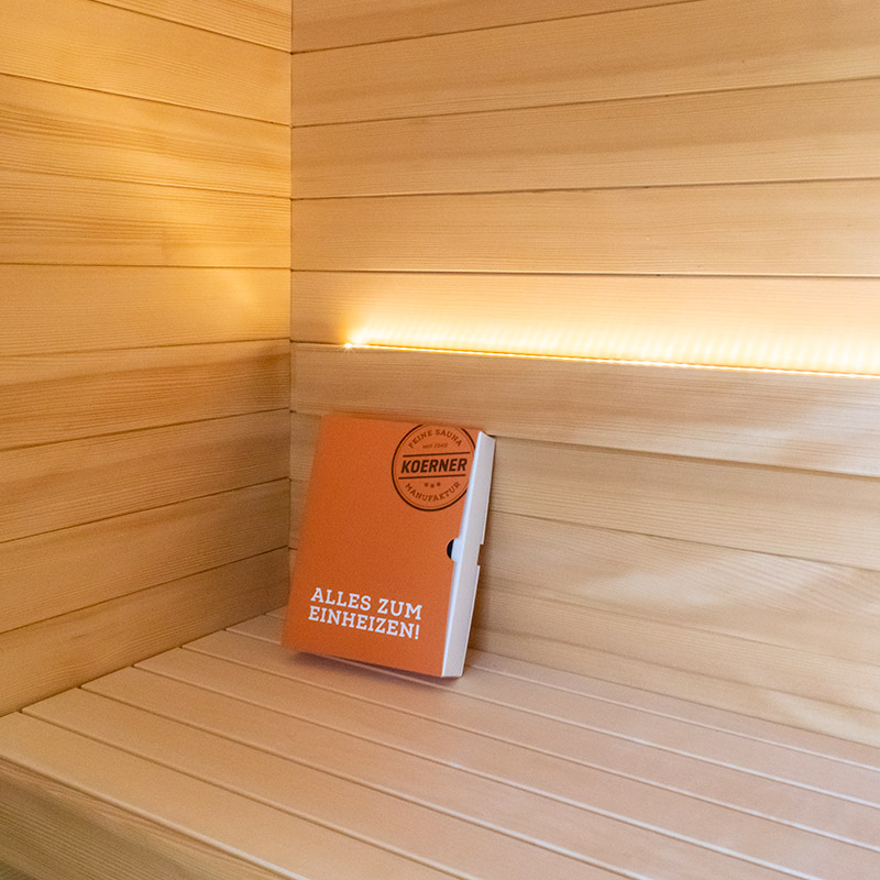 Bankanlage der Sauna im Sale mit Rückenlehnenbeleuchtung